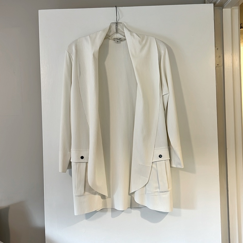Ladies Lightweight jacket in cream size S/M